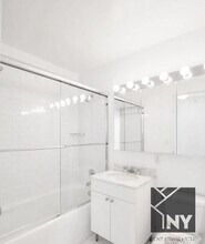 2 Maiden Ln, Unit 27C in New York, NY - Building Photo - Building Photo