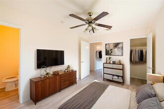 714 E 12th St in Bonham, TX - Foto de edificio - Building Photo