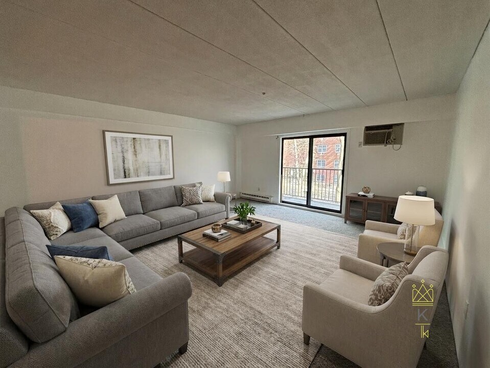 135 Pleasant St, Unit 207 in Brookline, MA - Building Photo