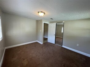 10204 N Edison Ave in Tampa, FL - Building Photo - Building Photo