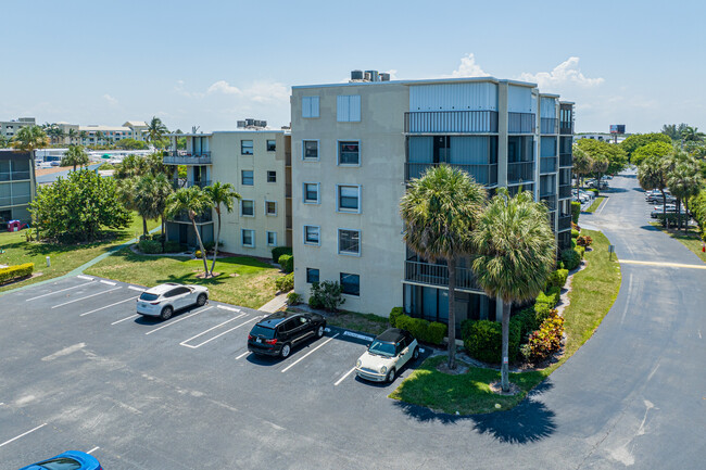 Hidden Harbour Condominiums in Lantana, FL - Building Photo - Building Photo