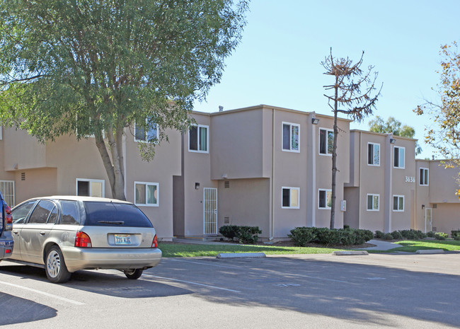 Del Sol Apartments in San Diego, CA - Building Photo - Building Photo