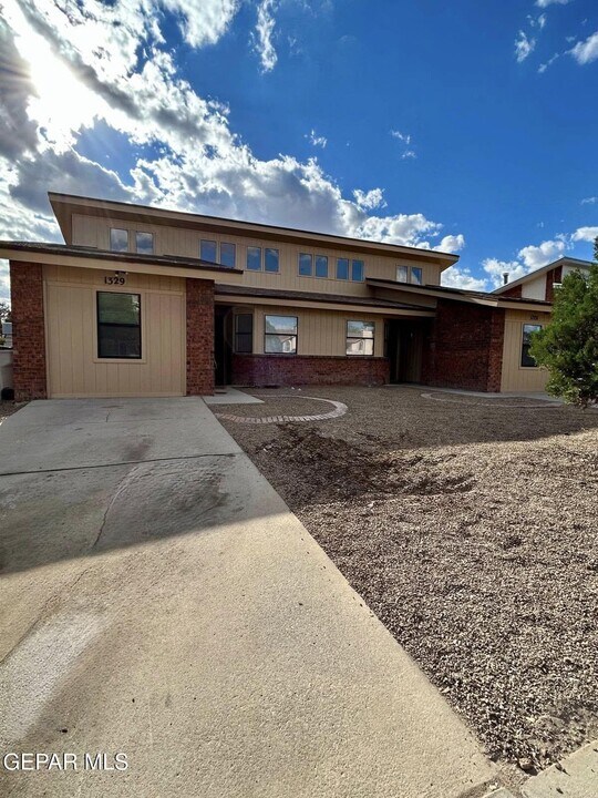 1331 Trudy Elaine Dr in El Paso, TX - Building Photo