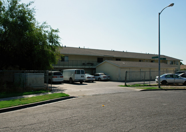 897 S Adler Ave in Fresno, CA - Building Photo - Building Photo