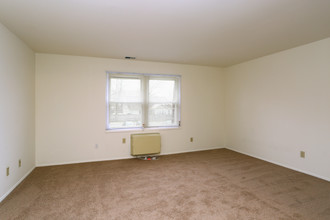 Mayfield Apartments in Valparaiso, IN - Building Photo - Interior Photo