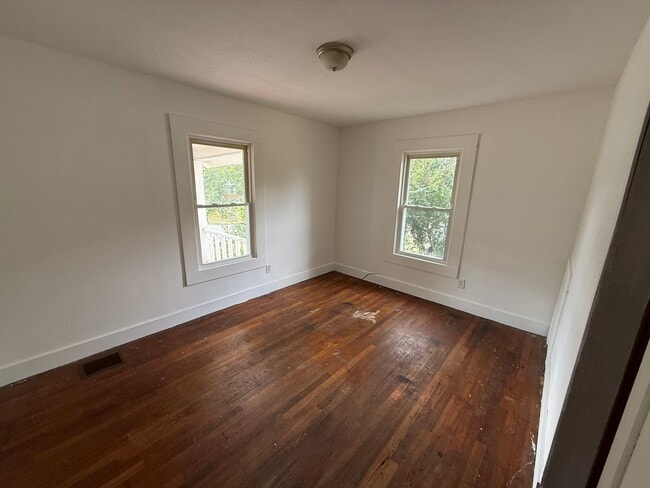 830 W Washington St in Wytheville, VA - Building Photo - Building Photo