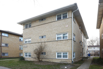 2246 S 17th Ave in North Riverside, IL - Building Photo - Building Photo