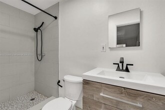 5655 NE 5th Terrace in Fort Lauderdale, FL - Building Photo - Building Photo