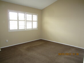 9831 Sepulveda Blvd in North Hills, CA - Foto de edificio - Building Photo