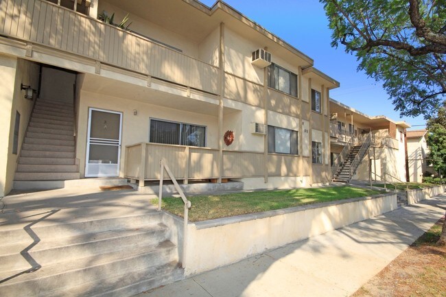 602 E Tujunga Ave in Burbank, CA - Foto de edificio - Building Photo
