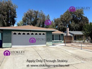 53 E Trident Dr in Pittsburg, CA - Foto de edificio - Building Photo