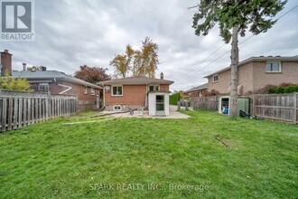 55 Moore St in Brampton, ON - Building Photo - Building Photo