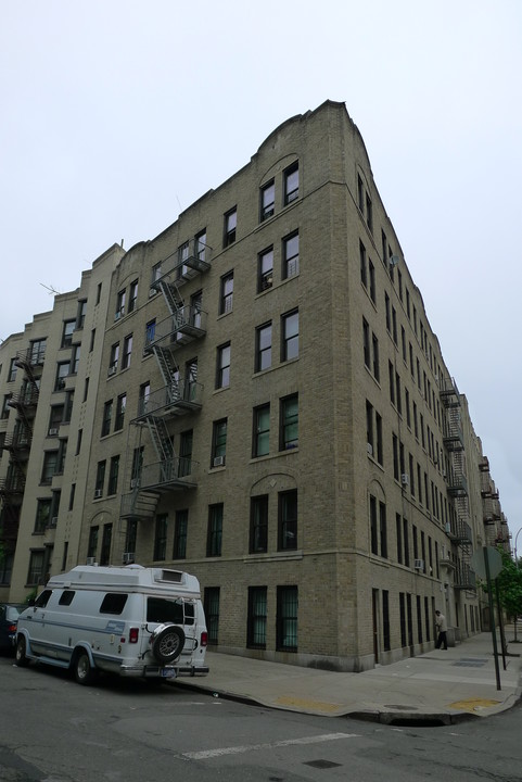 3405 Gates Pl in Bronx, NY - Building Photo