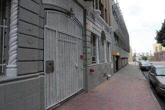 Coronado Apartments in Los Angeles, CA - Foto de edificio - Building Photo