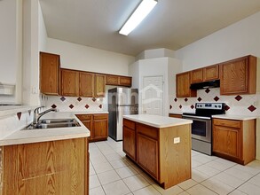 1007 Caliente Dr in Grand Prairie, TX - Building Photo - Building Photo