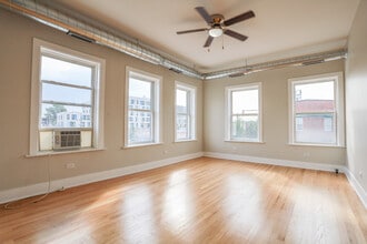 2712 N Milwaukee Ave in Chicago, IL - Building Photo - Building Photo