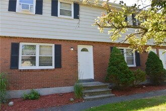 83 Shawn Dr in Bristol, CT - Foto de edificio - Building Photo