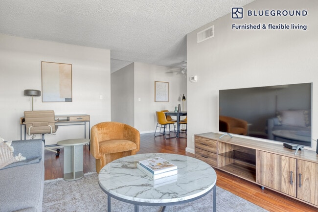 6121 Glade Ave in Los Angeles, CA - Building Photo - Building Photo