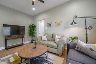 2501 W North B St in Tampa, FL - Building Photo