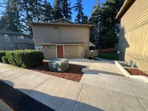 Westview Townhomes in Milwaukie, OR - Building Photo - Building Photo