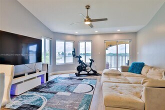 2647 NW 33rd St in Oakland Park, FL - Building Photo - Building Photo