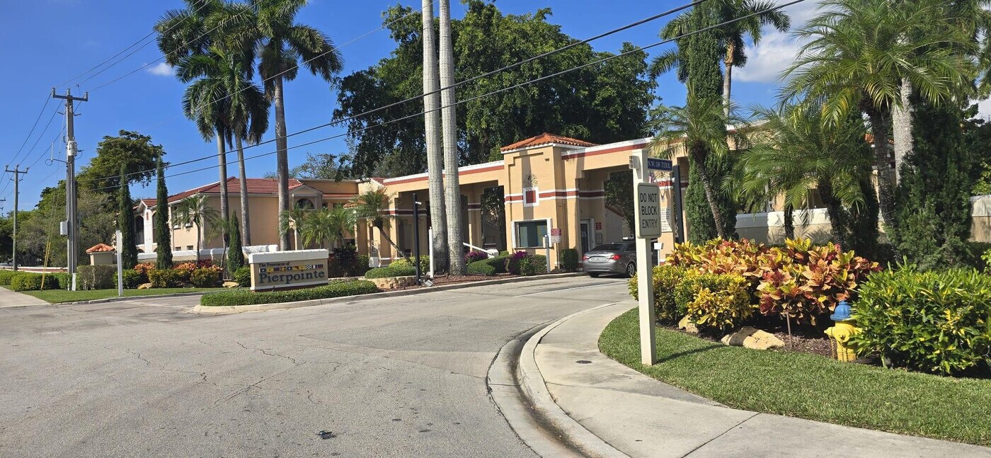 11975 NW 11th St in Pembroke Pines, FL - Building Photo