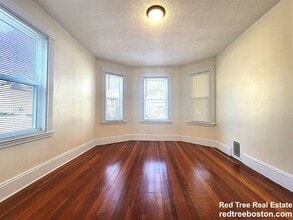 49 Montfern Ave in Boston, MA - Foto de edificio - Building Photo
