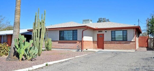 2734 N Warren Ave in Tucson, AZ - Building Photo - Building Photo