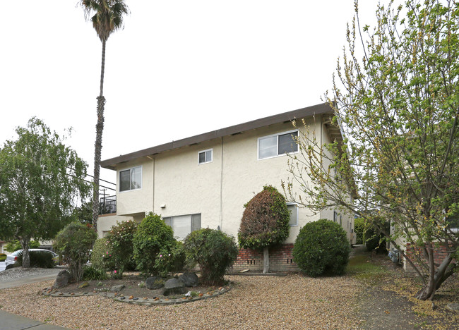 2403 Homestead Rd in Santa Clara, CA - Foto de edificio - Building Photo