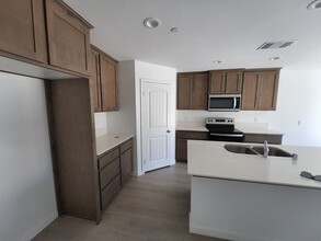 7308 Erskineville Drive-Unit -7308 Erskineville Unit A in Bakersfield, CA - Building Photo - Building Photo
