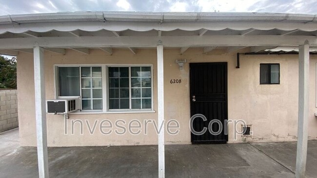 property at 620 E Saxon Ave