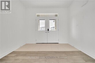 7871 Seabiscuit Dr in Niagara Falls, ON - Building Photo - Building Photo