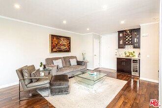 100 S Doheny Dr in Los Angeles, CA - Foto de edificio - Building Photo