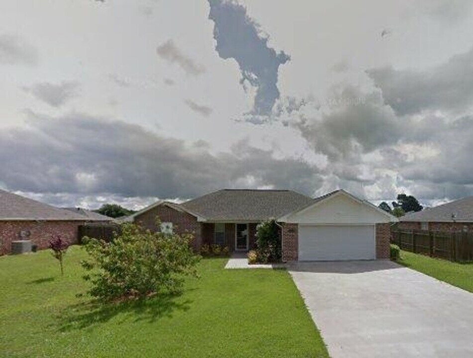 105 Mayhaw St in Deridder, LA - Building Photo