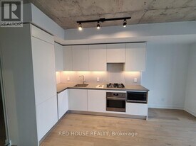 2720 Dundas St W in Toronto, ON - Building Photo