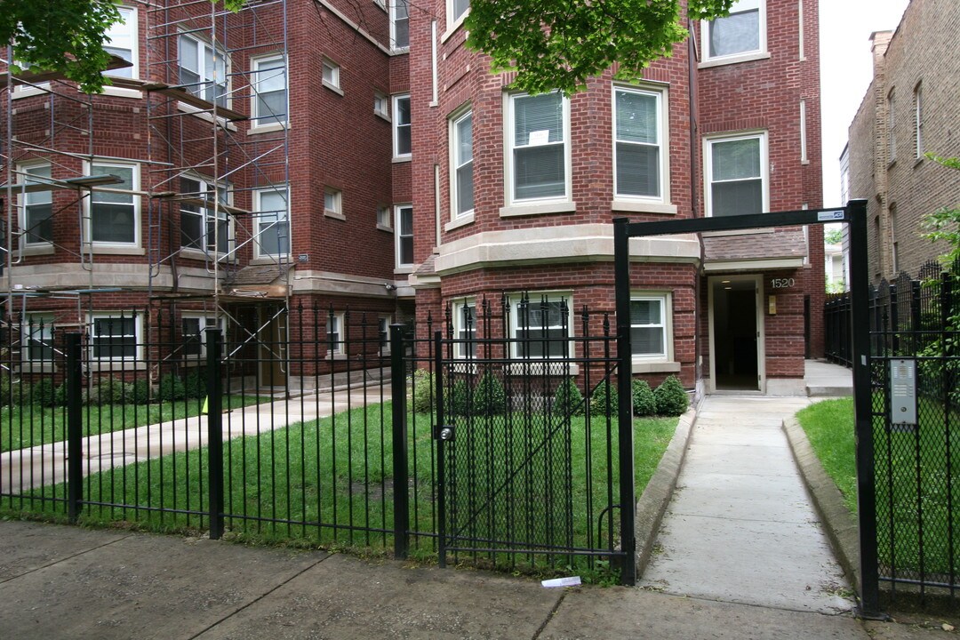 1520-1524 W Birchwood Ave in Chicago, IL - Building Photo