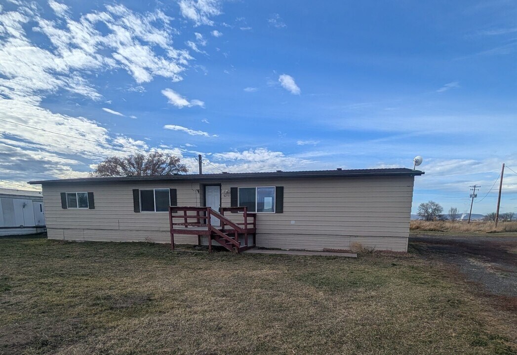 8216 Homedale Rd in Klamath Falls, OR - Building Photo
