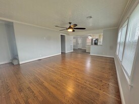 702 Marion St in Port Neches, TX - Building Photo