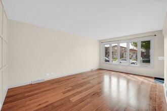 7520 W Carmen Ave in Harwood Heights, IL - Foto de edificio - Building Photo