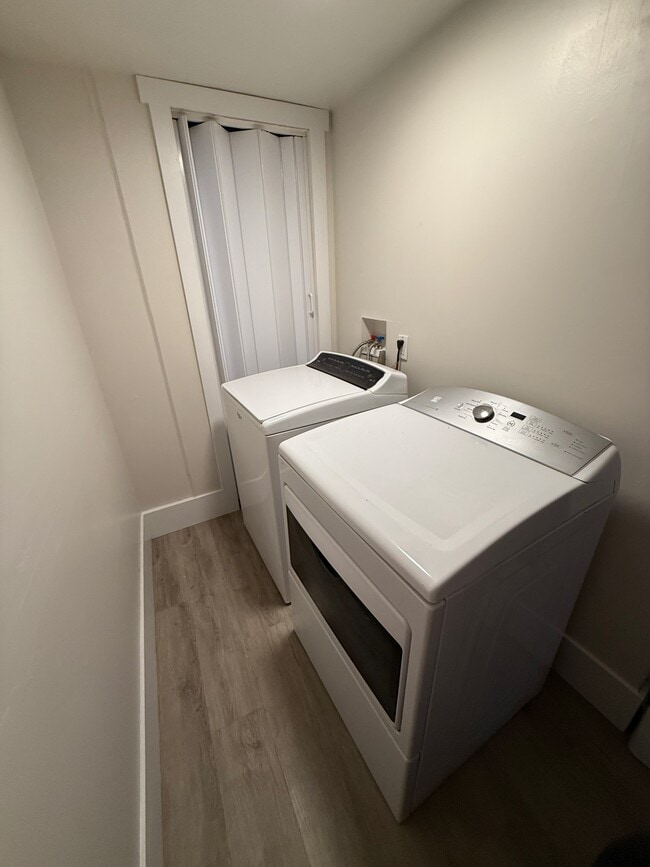 1105 W 10550 S, Unit Burr Basement in South Jordan, UT - Building Photo - Building Photo