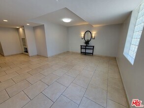 2050 S Bentley Ave-Unit -PH 4 in Los Angeles, CA - Building Photo - Building Photo