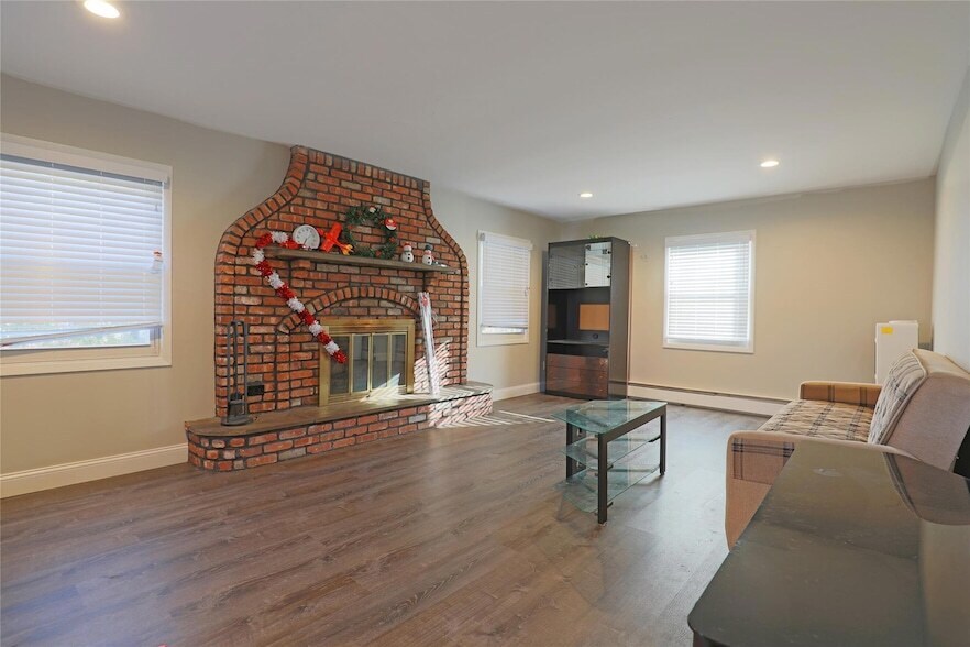 18 Stratton Ln in Stony Brook, NY - Building Photo
