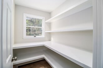 85 Ironworks Hill Rd in Brookfield, CT - Building Photo - Building Photo