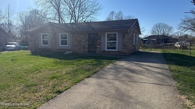 6806 Lake Elkhorn Ct in Louisville, KY - Building Photo - Building Photo