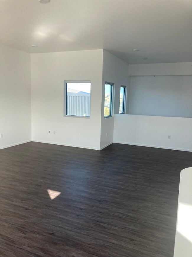 9625 Gilespie St, Unit A in Las Vegas, NV - Building Photo - Building Photo