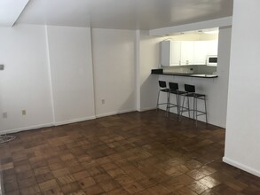 922 24th St NW, Unit 205c in Washington, DC - Foto de edificio - Building Photo