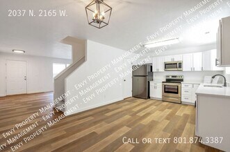 2037 N 2165 W in Clinton, UT - Building Photo - Building Photo