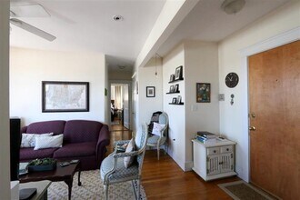 333 Harvard St, Unit 15 in Cambridge, MA - Foto de edificio - Building Photo
