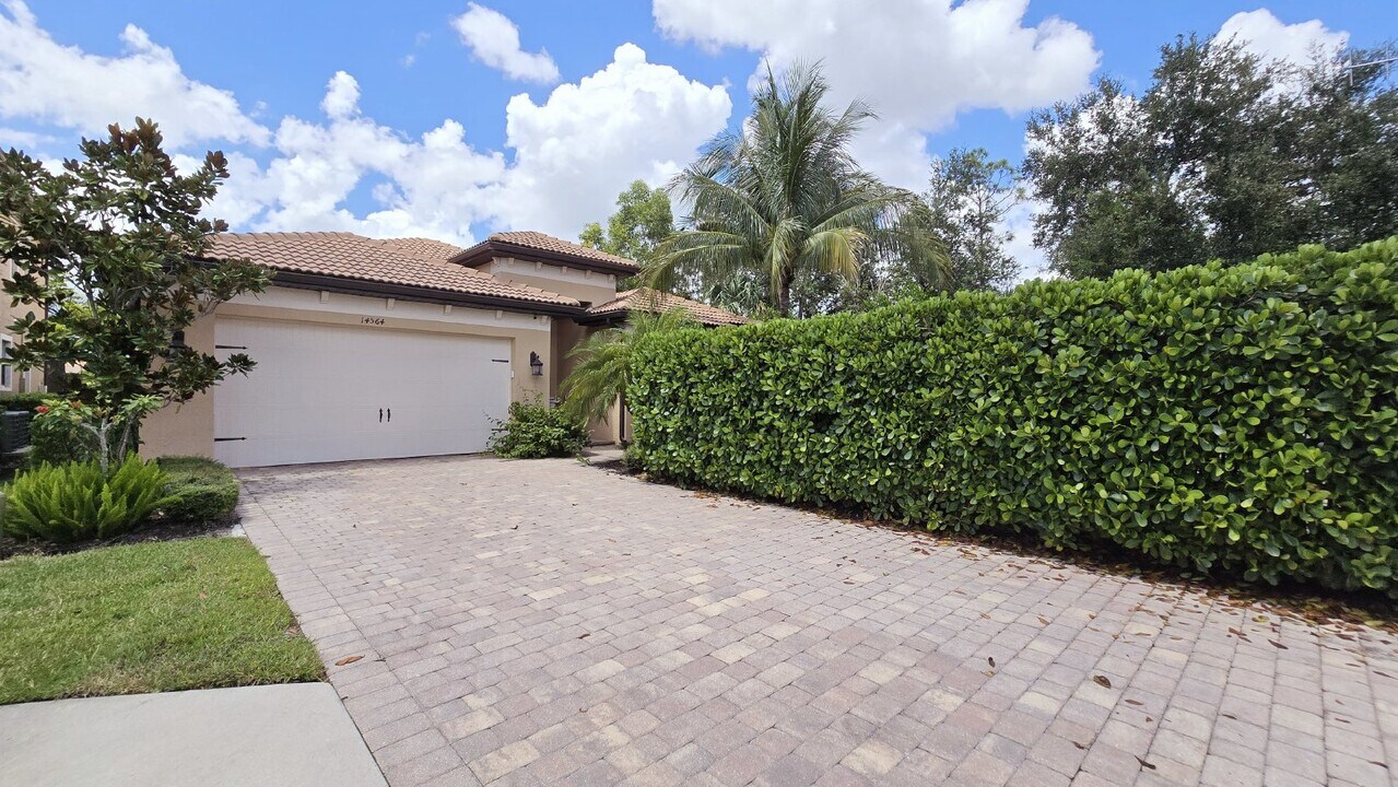 14564 Tuscany Pointe Trl in Naples, FL - Building Photo