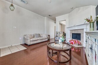 402 Horse Shoe Dr in Euless, TX - Building Photo - Building Photo